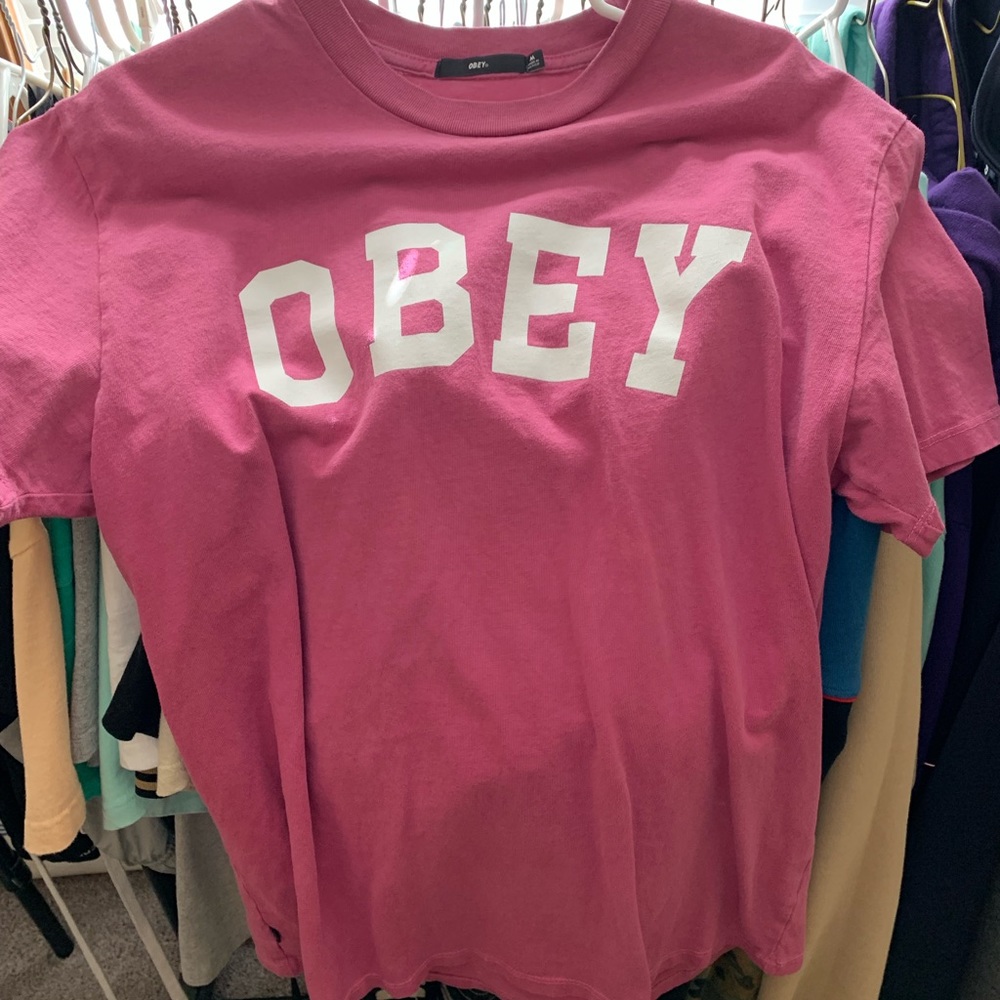 Obey tee medium